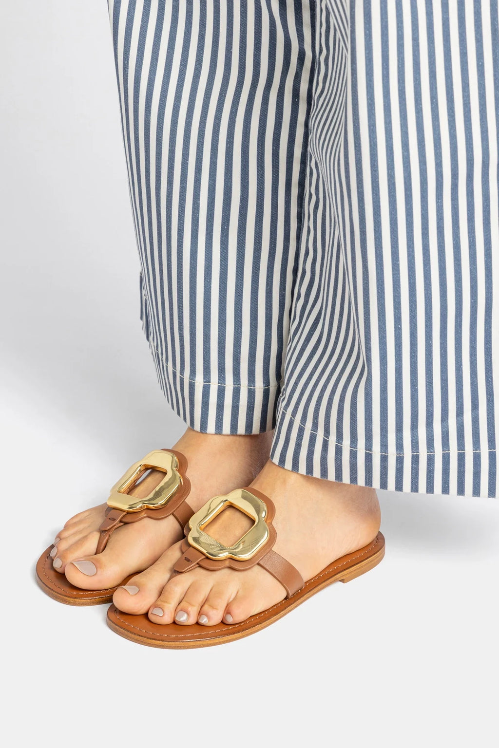 Caramel Leather Thong Sandal with Gold Hardware